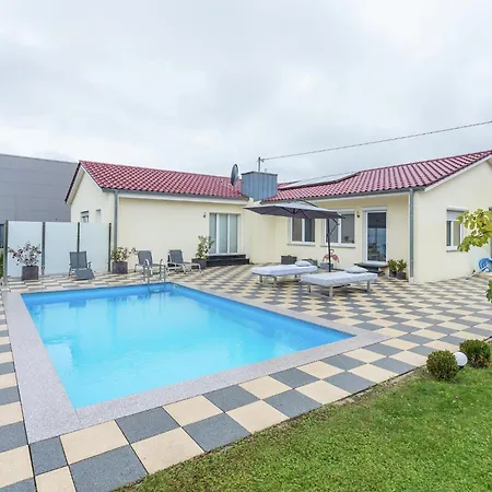 Gorgeous In With Swimming Pool Apartment Markdorf