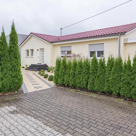 In Mit Pool Markdorf