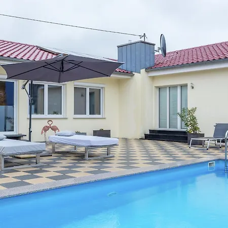 In Mit Pool * Markdorf