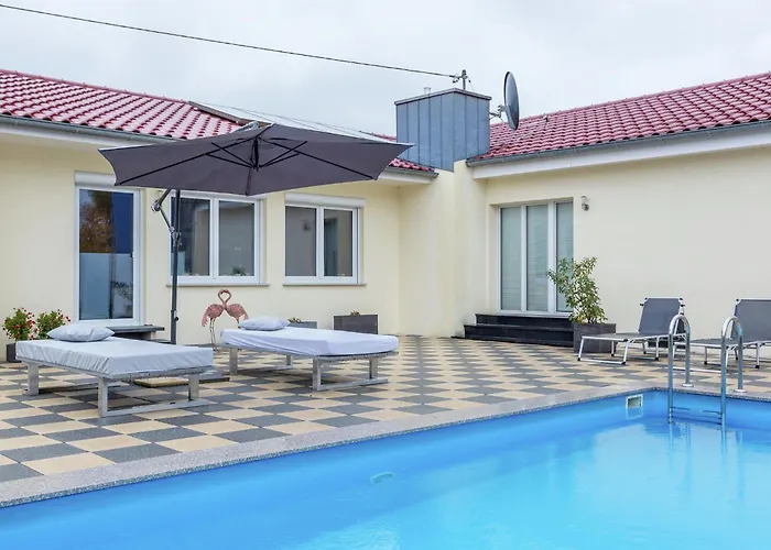 In Mit Pool * Markdorf